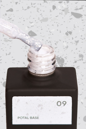 NAILSOFTHEDAY Potal Base 09 – mleczna baza ze srebrnymi holograficznymi płatkami, 10 ml